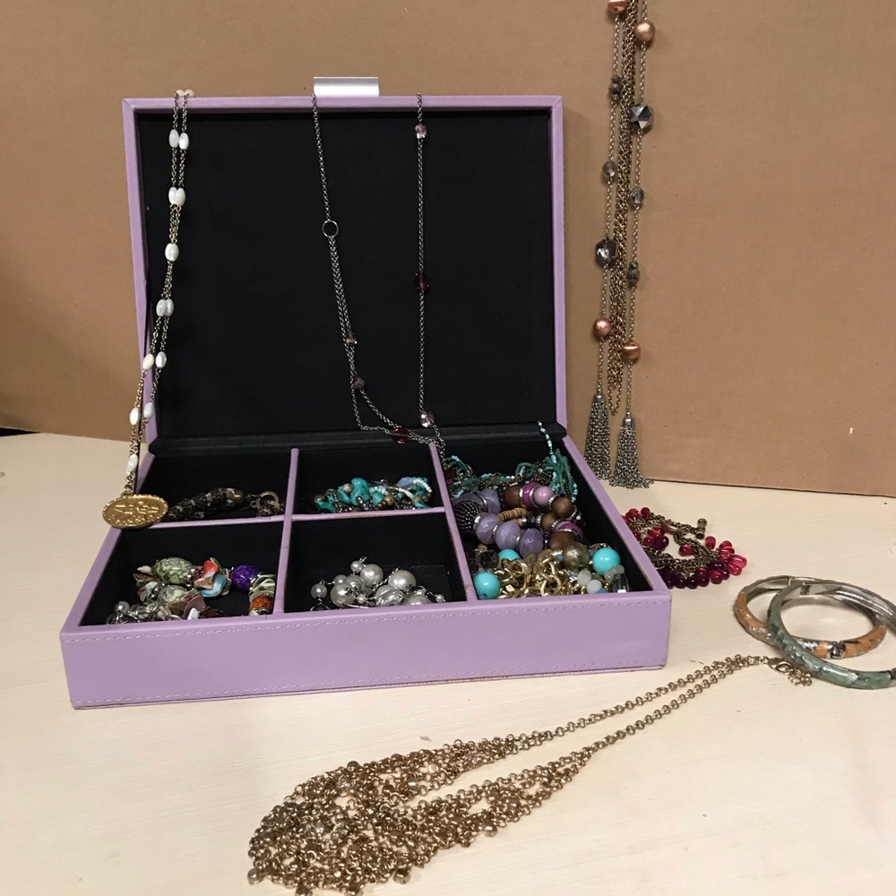 Jewelry bundle whit box